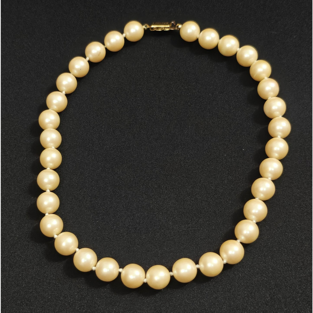 Vintage Signed Monet 17” Faux Pearl Necklace Chunky 10 mm Box Clasp Classic - Picture 3 of 6